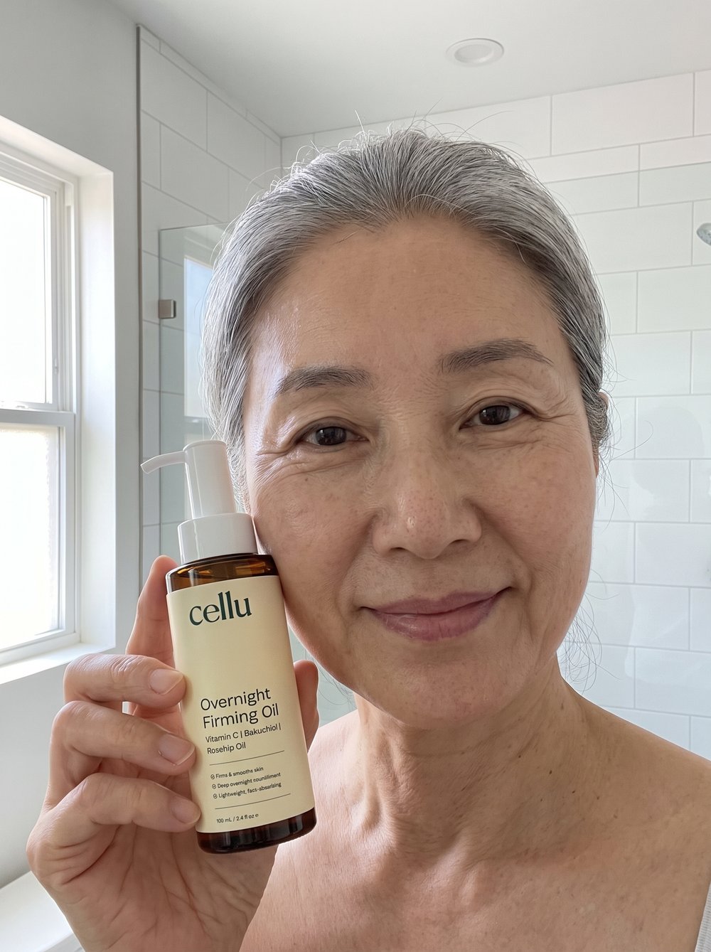 Verified customer holding the Cellu Overnight Firming Oil